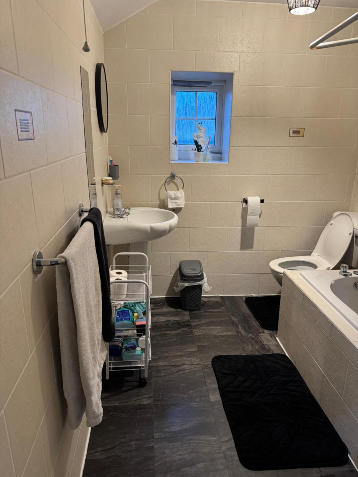 Cosy Countryside Stay- Waters Upton, Телфорд Экстерьер фото