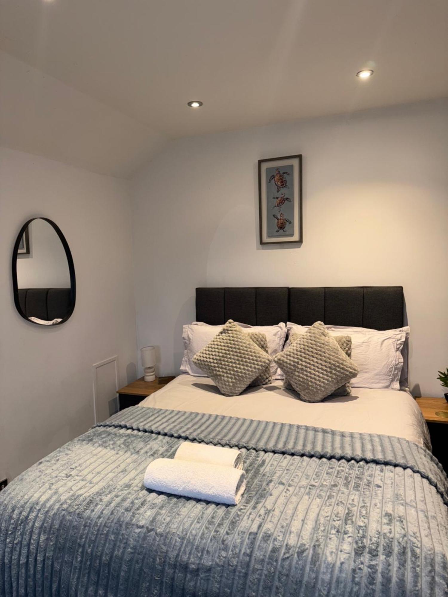 Cosy Countryside Stay- Waters Upton, Телфорд Экстерьер фото